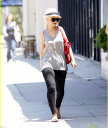 christina-aguilera-shopping-spree-09.jpg