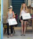 christina-aguilera-shopping-spree-11.jpg
