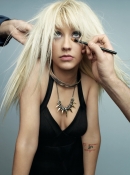 xtina_daily_christina_aguilera__03250326032703280.jpg