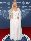 xtinadaily_christina_aguilera_11th_Breakthrough_Prize_Ceremony_at_Barker_Hangar_2572582592600.jpg
