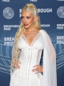 xtinadaily_christina_aguilera_11th_Breakthrough_Prize_Ceremony_at_Barker_Hangar_2612622632640.jpg