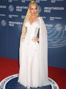 xtinadaily_christina_aguilera_11th_Breakthrough_Prize_Ceremony_at_Barker_Hangar_33343536.jpg