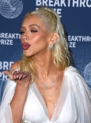 xtinadaily_christina_aguilera_11th_Breakthrough_Prize_Ceremony_at_Barker_Hangar_3533543553560.jpg