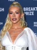 xtinadaily_christina_aguilera_11th_Breakthrough_Prize_Ceremony_at_Barker_Hangar_3653663673680.jpg