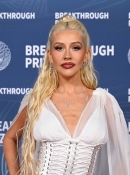 xtinadaily_christina_aguilera_11th_Breakthrough_Prize_Ceremony_at_Barker_Hangar_5175185195200.jpg
