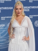 xtinadaily_christina_aguilera_11th_Breakthrough_Prize_Ceremony_at_Barker_Hangar_61626364.jpg