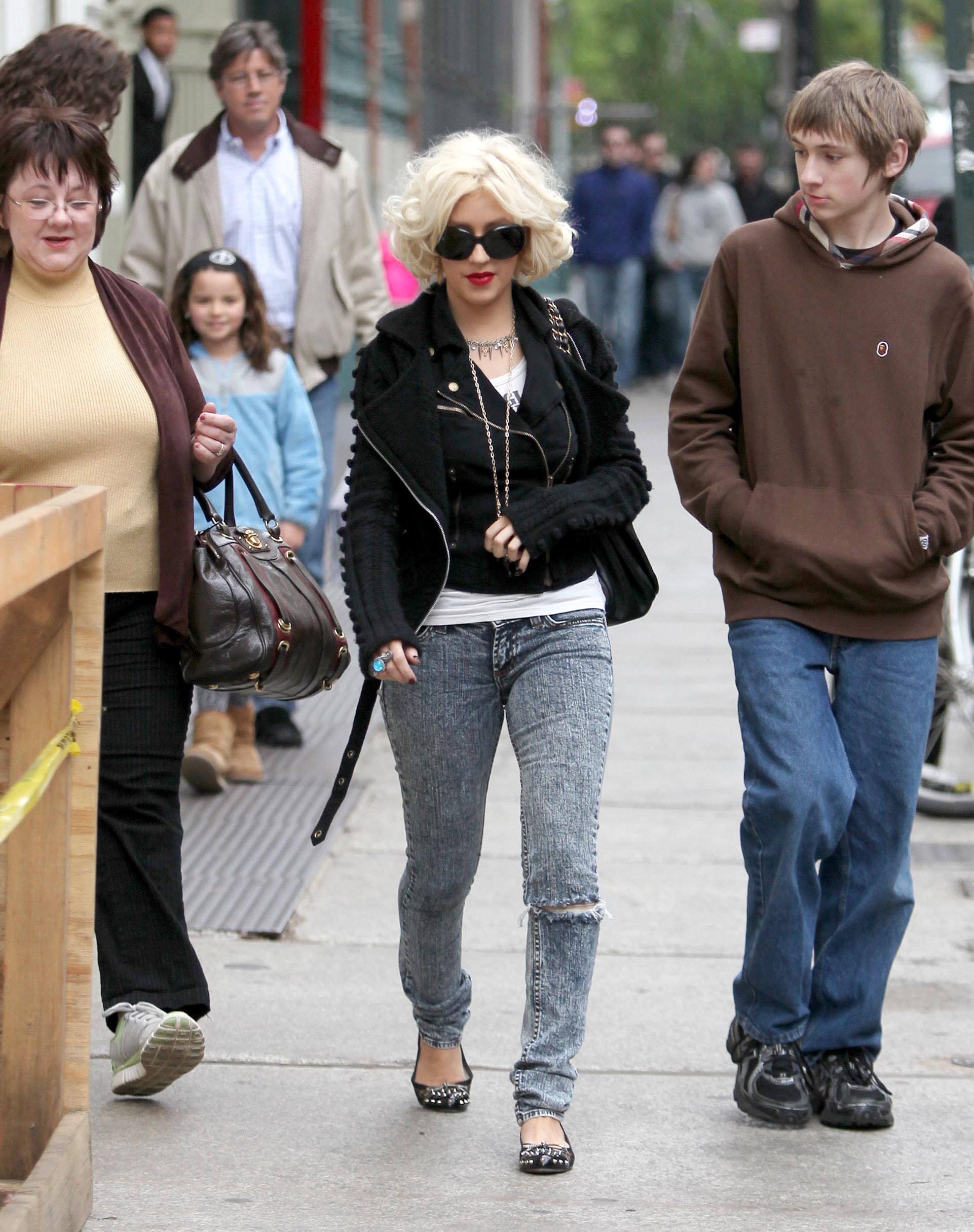 xtinadaily_26072.jpg xtinadaily_26072.jpg